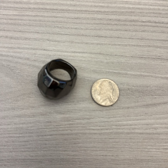 Costume jewelry ring plastic black and silver geometric - Picture 5 of 5